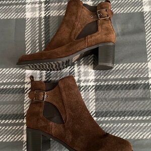 Chic Brown Suede Heeled Boots